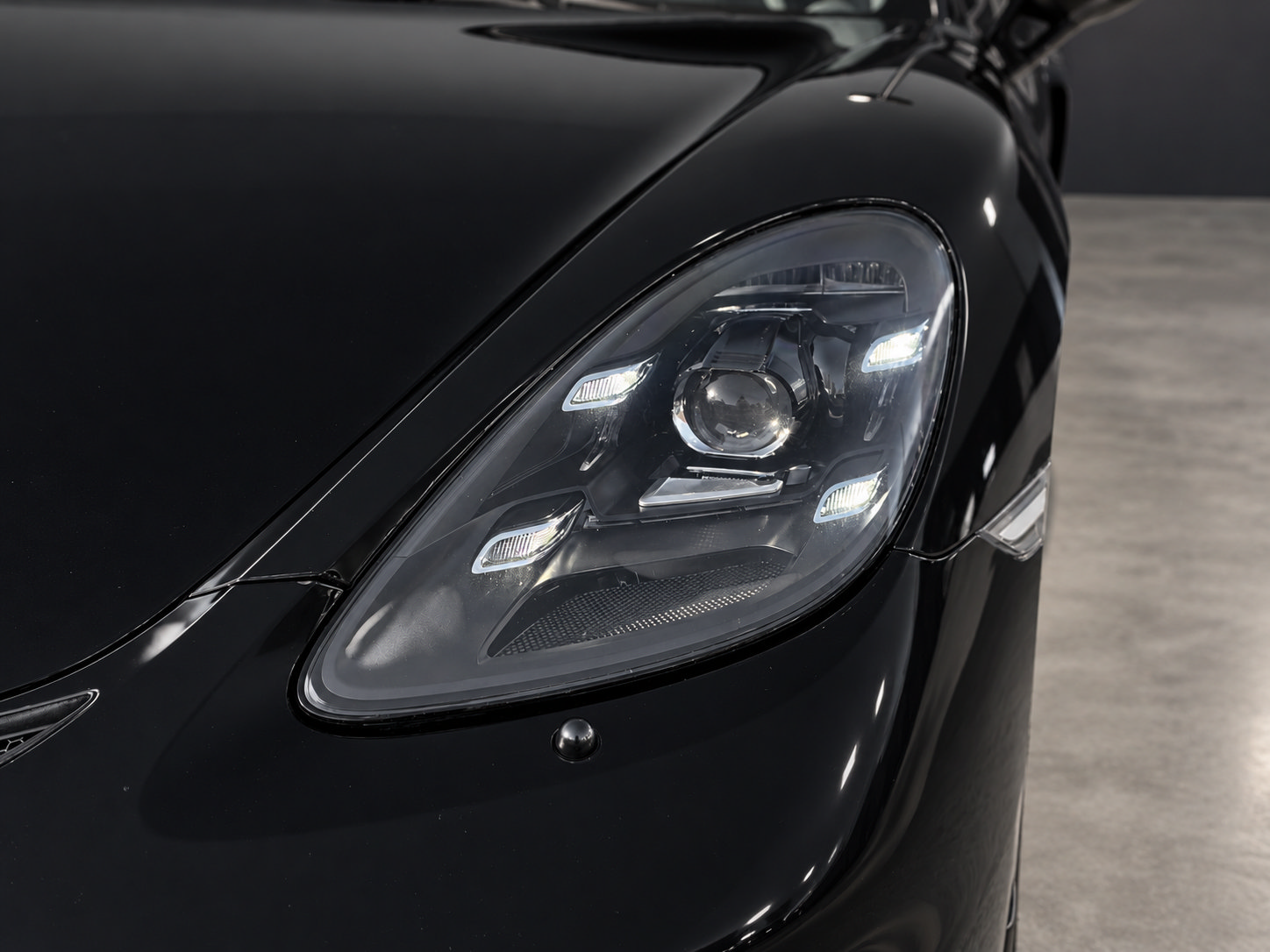 Used 2020 Porsche 718 Cayman GT4 RWD image 21