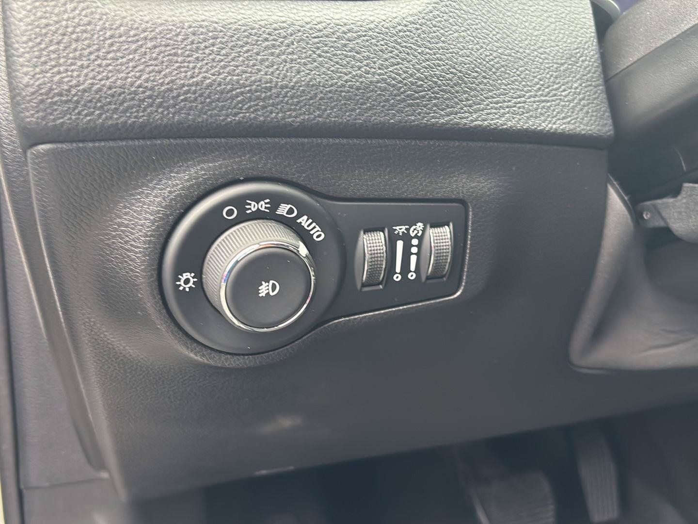 Used 2020 Jeep Compass Limited AWD/4WD image 16