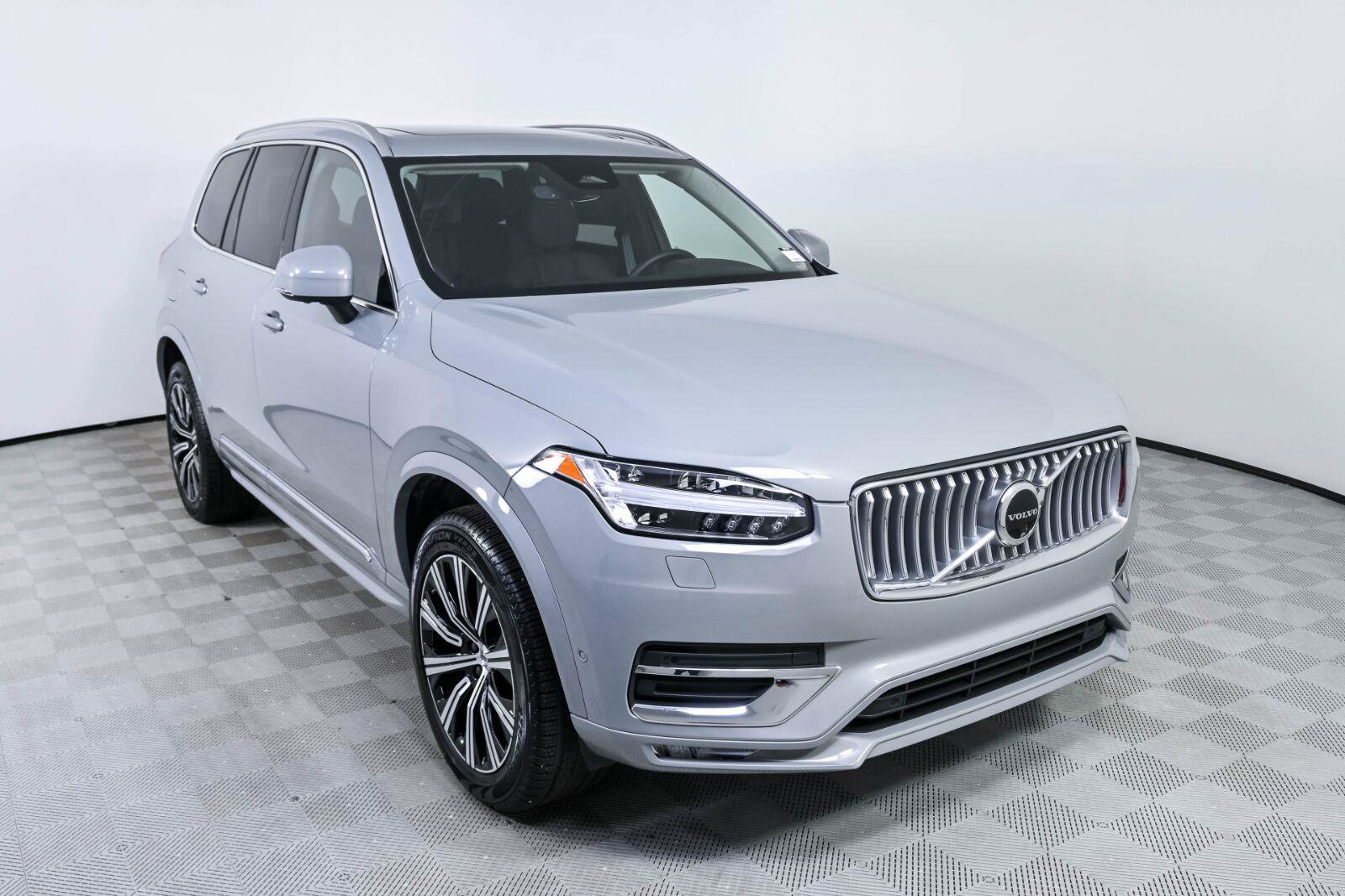Certified 2024 Volvo XC90 B5 Plus AWD/4WD image 25