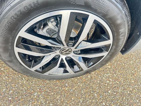 Used 2025 Volkswagen Jetta SE image 30