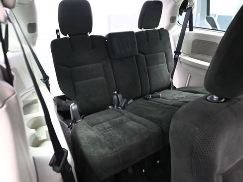 Used 2016 Dodge Grand Caravan American Value Package image 36