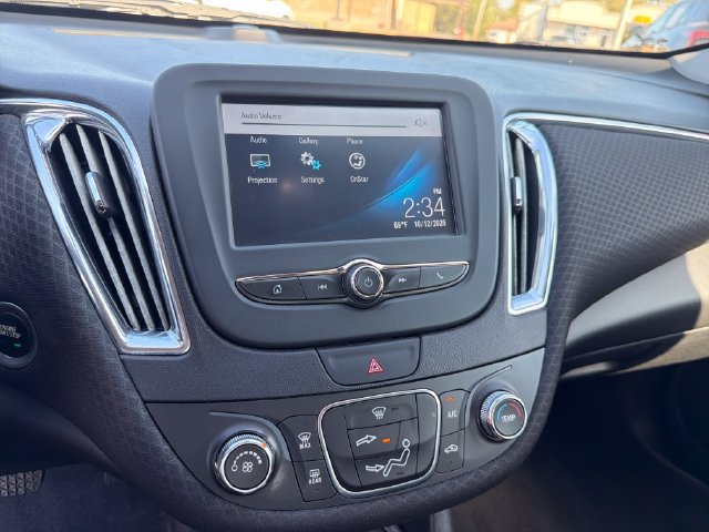 Used 2018 Chevrolet Malibu LT FWD image 19