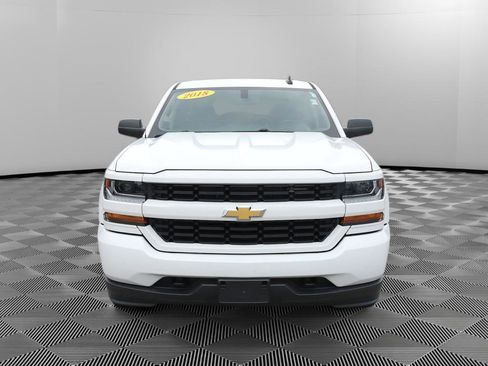Used 2018 Chevrolet Silverado 1500 Custom w/ Custom Value Package AWD/4WD image 11