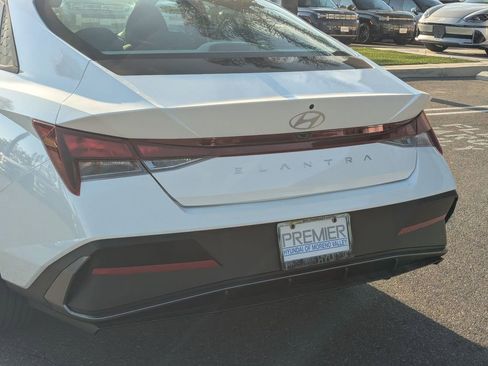 New 2025 Hyundai Elantra SE image 30