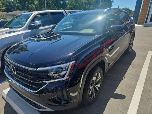 Used 2026 Volkswagen Atlas Cross Sport SE AWD/4WD image 1