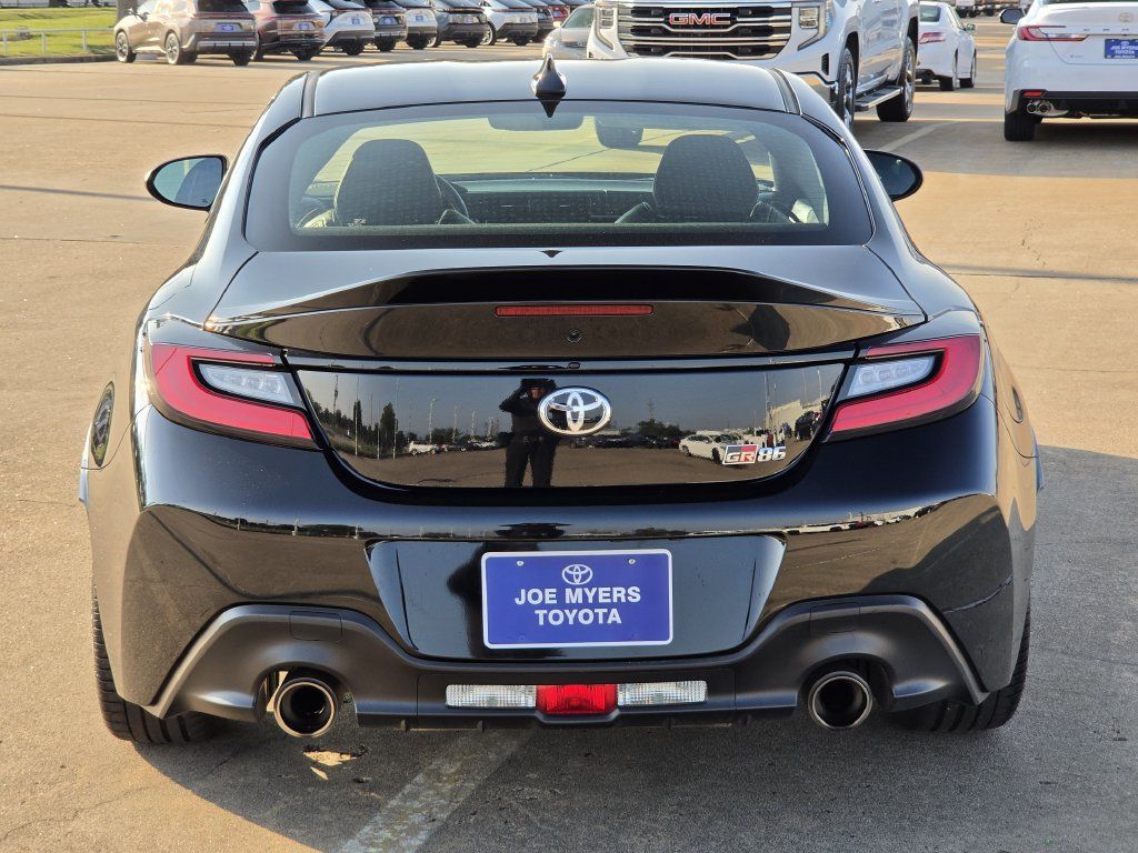 Used 2026 Toyota GR86 Premium w/ ALL Weather Mat Package (TMS) RWD image 8