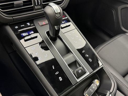 Certified 2026 Porsche Macan AWD/4WD image 17