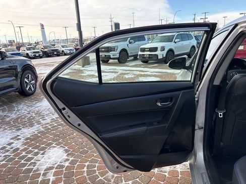 Used 2017 Toyota Corolla SE image 26