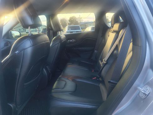 Used 2020 Jeep Cherokee Latitude Plus image 28