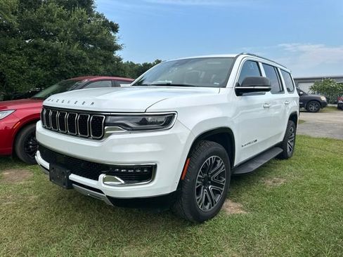 Used 2024 Jeep Wagoneer Series II w/ Flexible Seating Group RWD image 11