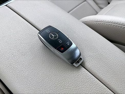 Used 2021 Mercedes-Benz GLC 300 4MATIC image 39