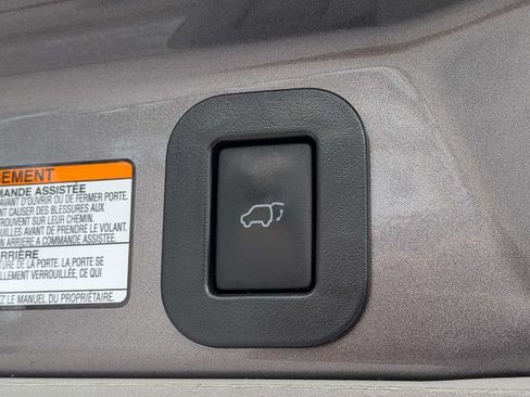 Used 2017 Toyota Sienna Limited FWD image 12