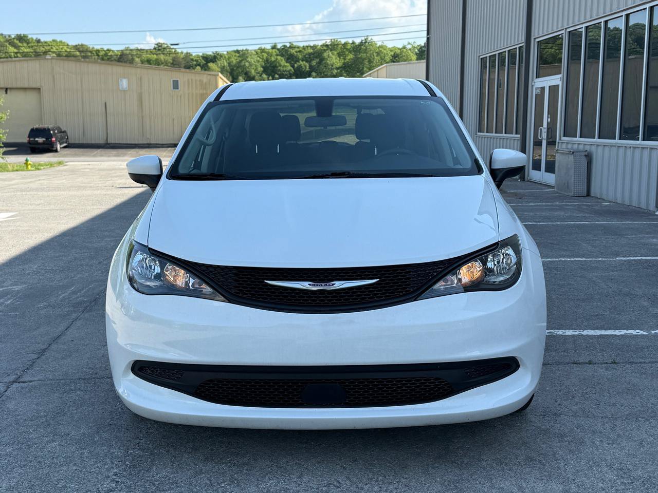 Used 2022 Chrysler Voyager LX FWD image 2