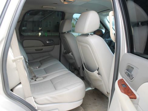 Used 2007 Chevrolet Tahoe LTZ w/ LTZ Preferred Equipment Group RWD image 25