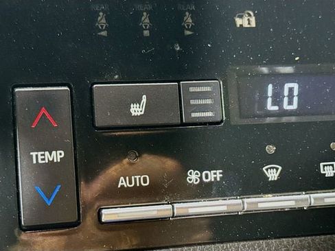 Certified 2021 Toyota Avalon XLE w/ Moonroof Package image 19