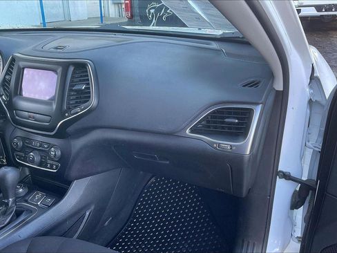 Used 2020 Jeep Cherokee Latitude w/ Cold Weather Group AWD/4WD image 17