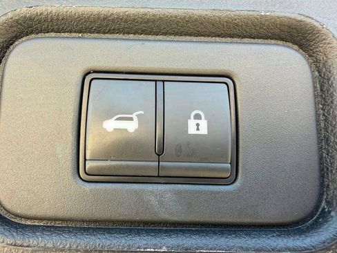 Used 2025 Nissan Pathfinder SV AWD/4WD image 14