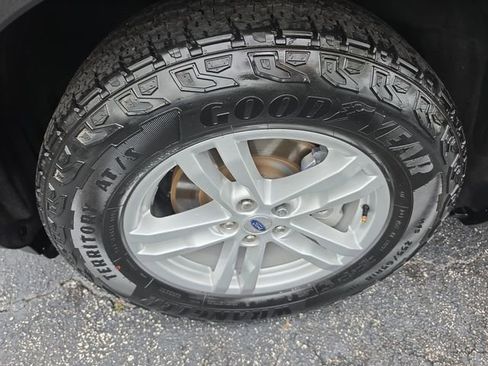 Used 2023 Ford Explorer XLT image 7