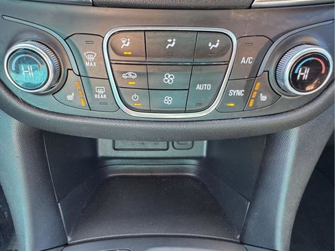 Used 2023 Chevrolet Equinox LT image 16