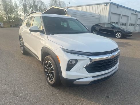 Used 2025 Chevrolet TrailBlazer LT image 4