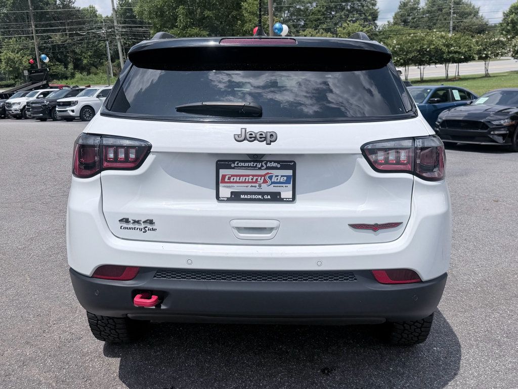 Used 2025 Jeep Compass Trailhawk AWD/4WD image 8