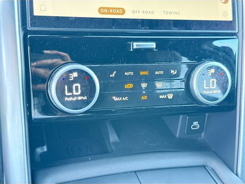 Used 2023 Land Rover Discovery S R-Dynamic image 17