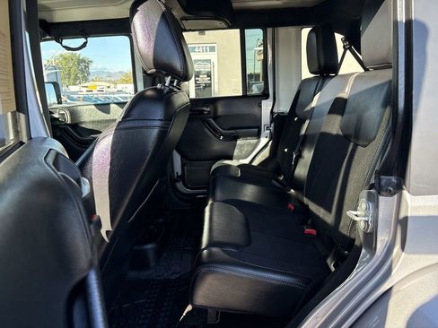 Used 2017 Jeep Wrangler Unlimited Sahara image 21