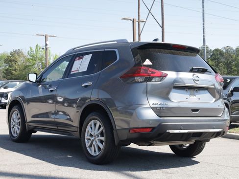 Used 2019 Nissan Rogue SV image 3