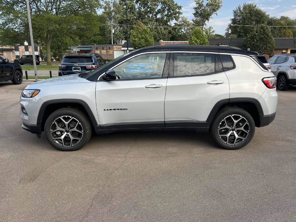 Used 2026 Jeep Compass Limited w/ Sun, Sound & Navigation Group AWD/4WD image 2