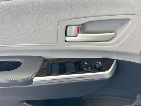 Certified 2023 Toyota Sienna LE FWD image 11