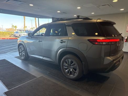 Used 2024 Nissan Pathfinder SV image 13