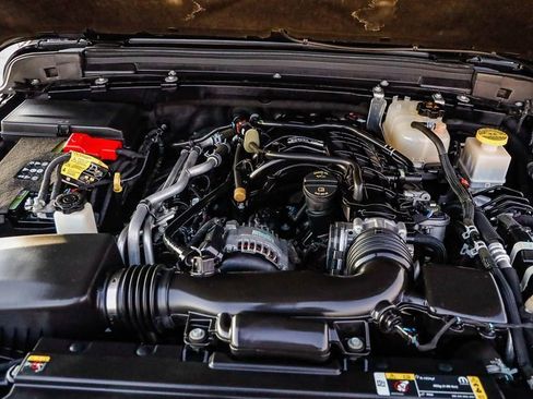 Used 2023 Jeep Gladiator Sport image 28