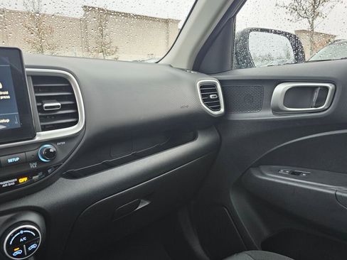 Used 2025 Hyundai Venue SEL image 21