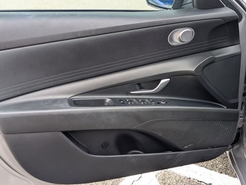 Used 2022 Hyundai Elantra SEL image 11