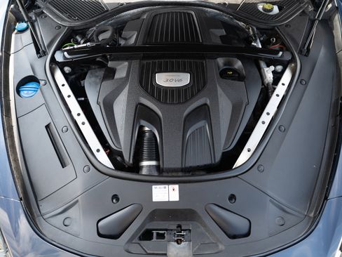 Used 2020 Porsche Panamera 4 image 34