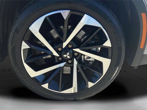 Used 2022 Mitsubishi Outlander SE image 14