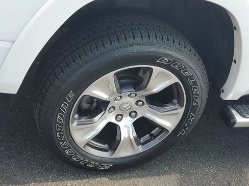 Used 2019 RAM 1500 Laramie AWD/4WD image 5