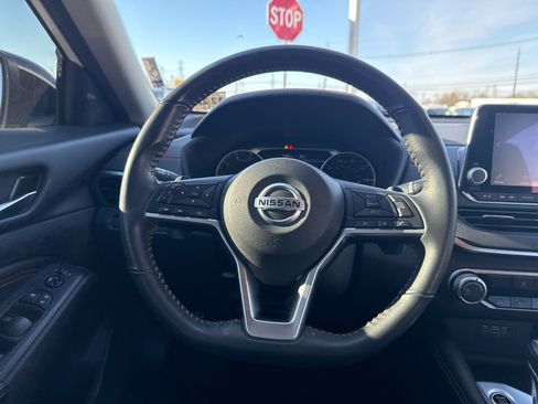 Used 2022 Nissan Altima 2.5 SR image 17