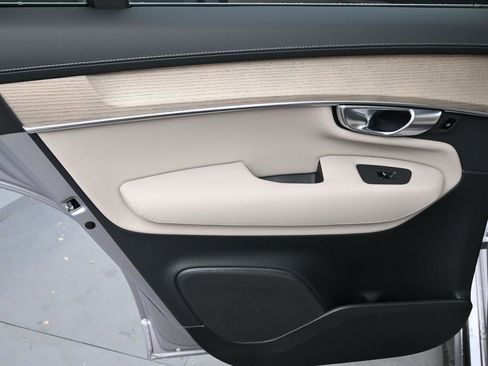 New 2026 Volvo XC90 B6 Plus w/ Protection Package Premier AWD/4WD image 19