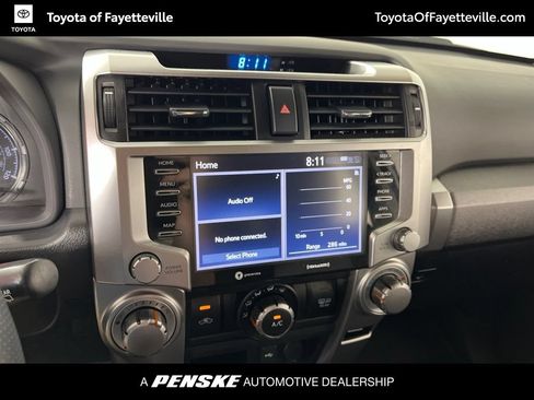 Used 2020 Toyota 4Runner SR5 AWD/4WD image 32