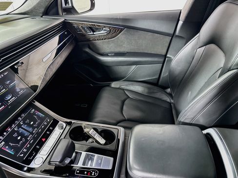Used 2019 Audi Q8 Prestige AWD/4WD image 26