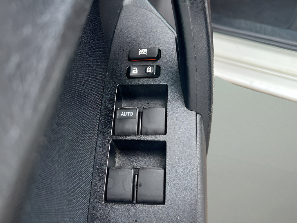 Used 2014 Toyota Corolla LE FWD image 13