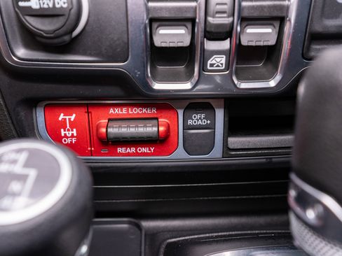 Used 2023 Jeep Gladiator Mojave w/ Cold Weather Group AWD/4WD image 24