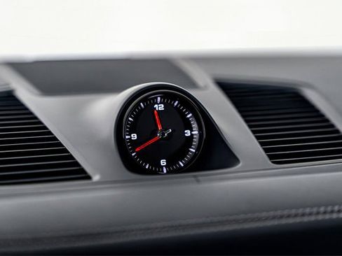 Used 2022 Porsche Cayenne S image 45