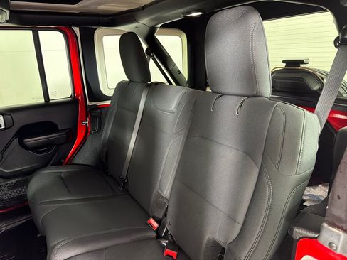 Used 2018 Jeep Wrangler Unlimited Sport S AWD/4WD image 18