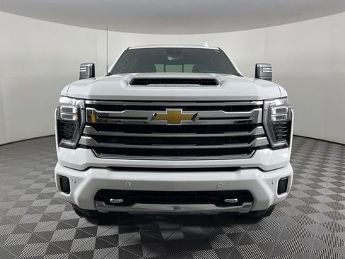 Used 2024 Chevrolet Silverado 2500 High Country w/ High Country Premium Package image 4