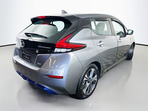 Used 2018 Nissan Leaf SV w/ SV Technology Package FWD image 7