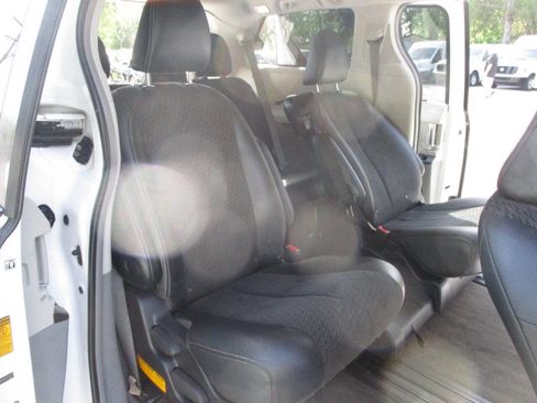 Used 2013 Toyota Sienna SE image 26