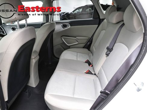 Used 2023 Kia Soul LX FWD image 20