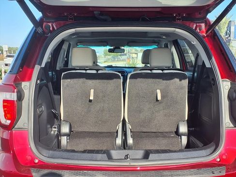 Used 2017 Ford Explorer Platinum image 21
